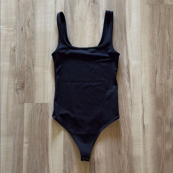 Abercrombie and Fitch Black Scoop Neck Bodysuit - Picture 1 of 3